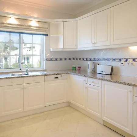 Sleeps 4 Air Con T711331 *