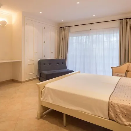 Sleeps 4 Air Con T711331 *